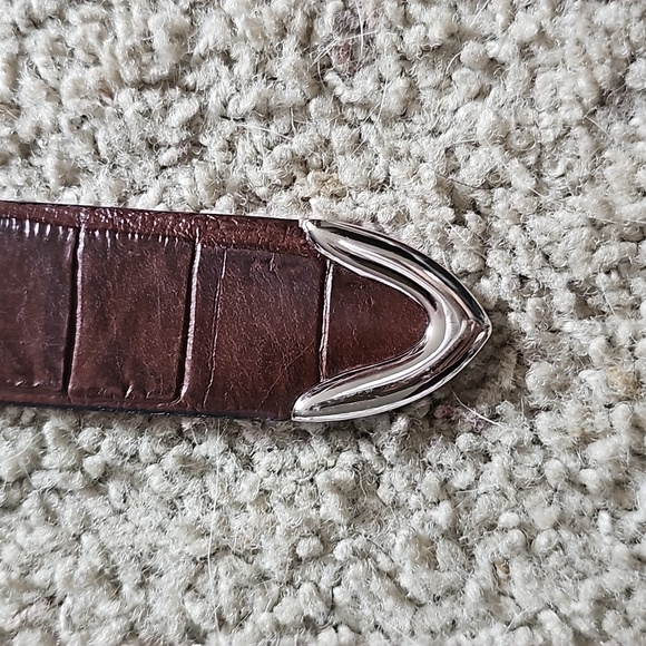 Jos A Bank Leather Belt - Picture 4 of 7